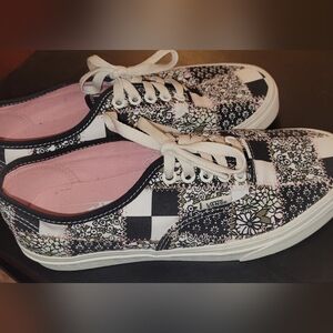 New Vans Women’s Pink & Black Floral Checkerboard Lace-Up Sneakers